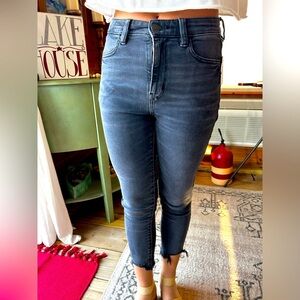 American eagle dark gray/blue women jeans, size 8 short, pre loved, stretch